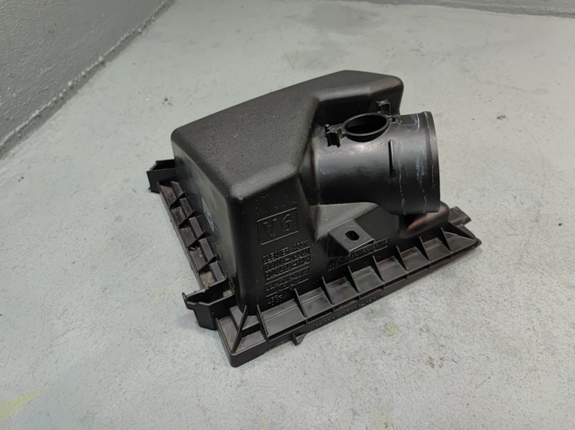 Корпус повітряного фільтра 177000P240 TOYOTA