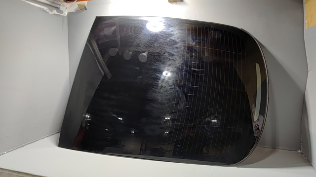 Скло заднє Tesla Model 3 5YJ3