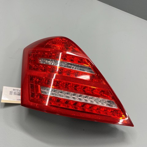 Ліхтар задній лівий 2218200564 MERCEDES