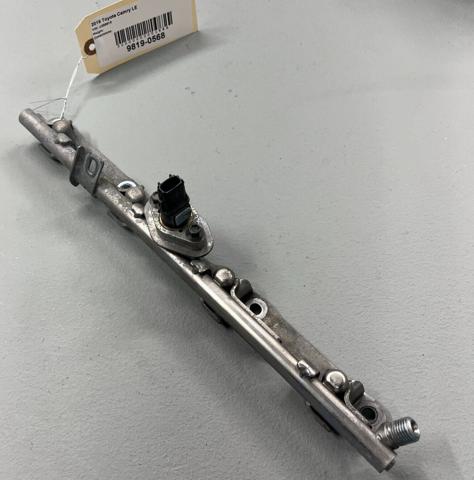 Розподільник палива 2381424010 TOYOTA