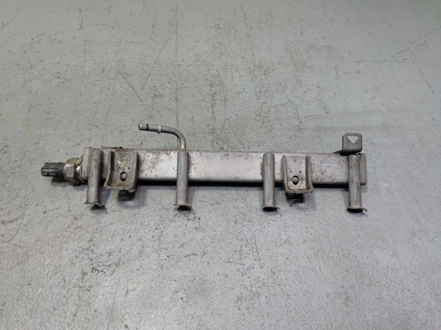Розподільник палива 2381425022 TOYOTA