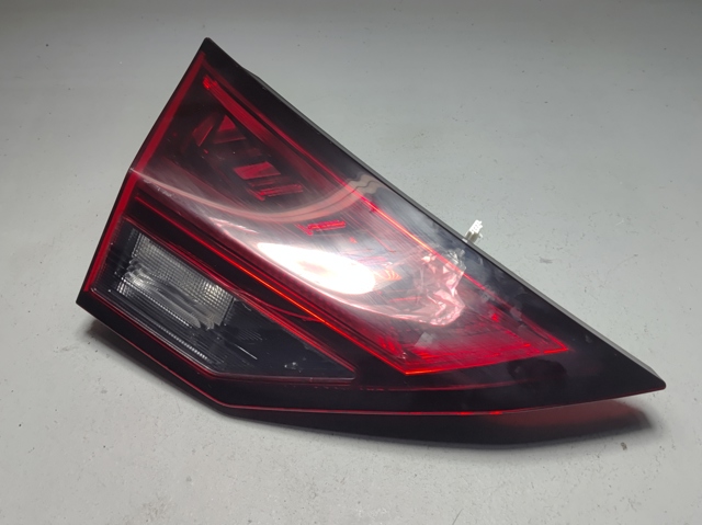 Задня ліва внутрішня фара 265556RR1A NISSAN