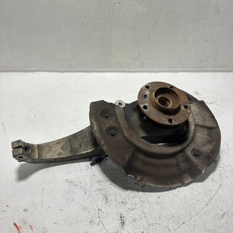 Цапфа поворотного кулака 31216777749 BMW