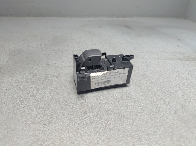 Кнопка підйомника заднього скла 35770TBAA01 HONDA