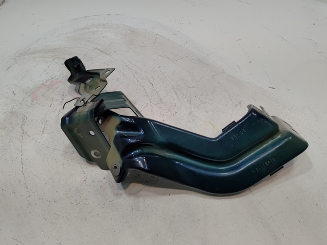 Кронштейн кріплення крила переднього правого верхній 3CM821136 VAG
