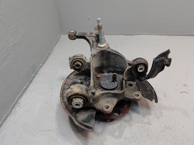 Цапфа - поворотний кулак задній, правий 4230442060 TOYOTA