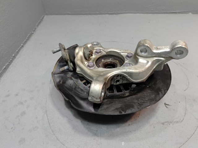 Цапфа поворотна права 432010R010 TOYOTA
