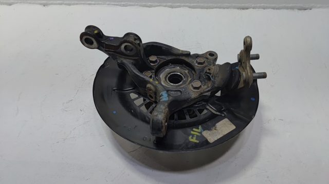 Кулак поворотний передній лівий 4321206260 TOYOTA