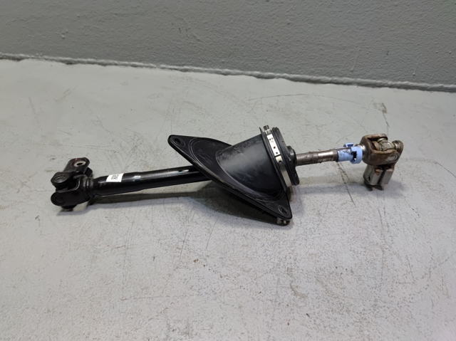 Вал рульової колонки, нижній 4522042010 TOYOTA