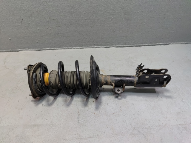 Стійка передня права 485108Z375 TOYOTA