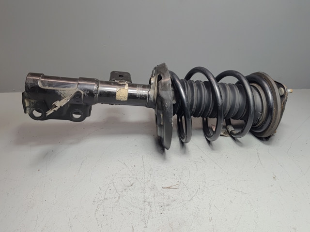 Кріплення переднього амортизатора 4860906390 TOYOTA