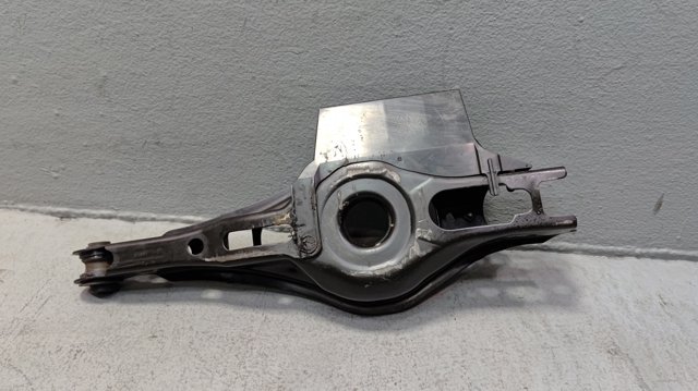 Балансир задній нижній 4873042060 TOYOTA