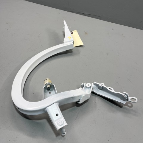 Шарнір кришки багажника 4G5827301 VAG