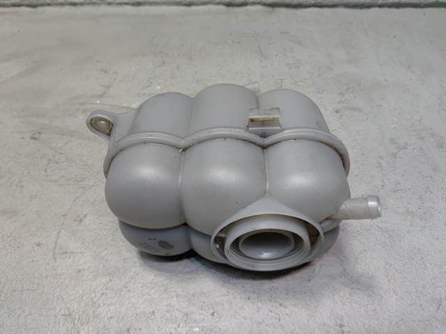 Бачок розширювальний 4M0121403D VAG