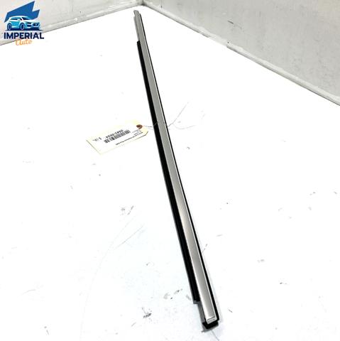Молдинг заднього скла, правий 4M0853764 VAG