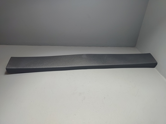 Облицювання багажника п'ятих дверей 4M0867606 VAG