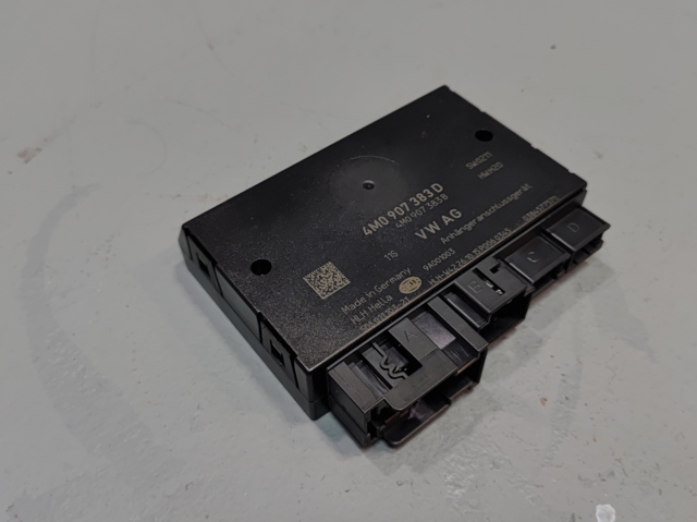 Блок керування фаркопом 4M0907383D VAG
