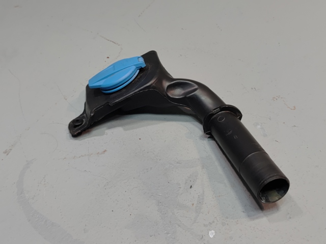 Горловина бачка омивача 4M0955463 VAG
