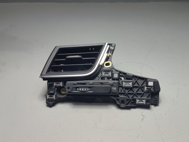 Решітка повітроводу ліва 4M1820901AK6PS VAG
