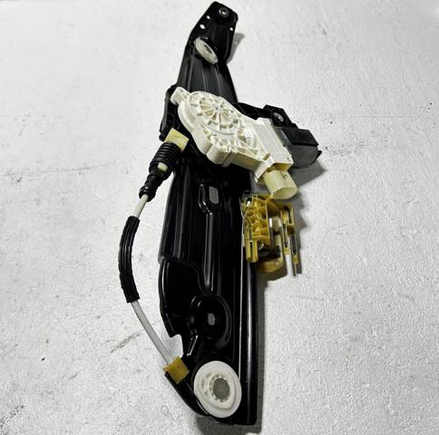 Склопідйомник задніх правих дверей 51357182614 BMW