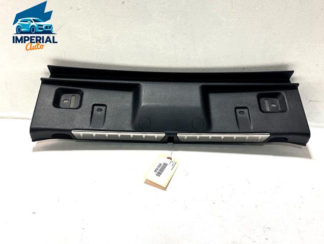 Накладка задньої панелі багажника 51477337183 BMW