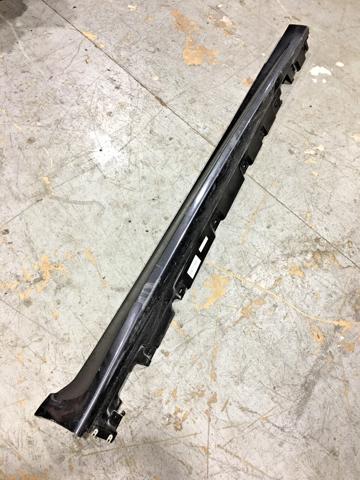 Накладка зовнішня (молдинг) порога, правий 51778048686 BMW