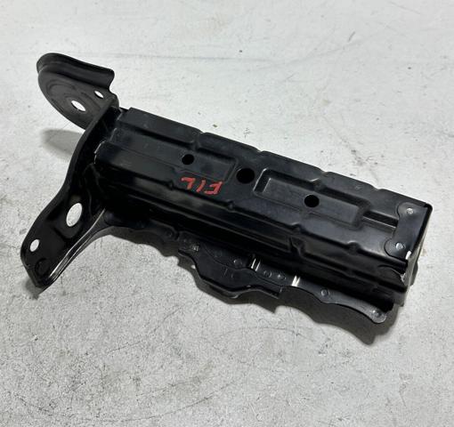 Кронштейн передньої балки 5210333010 TOYOTA