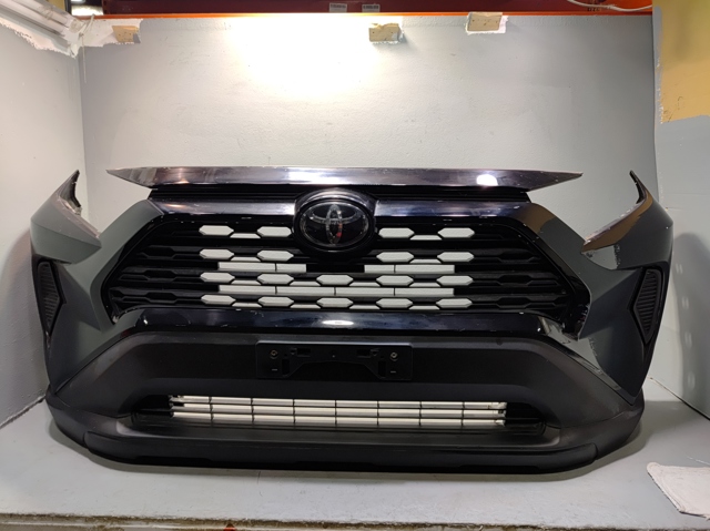 Бампер на авто Toyota RAV4 4