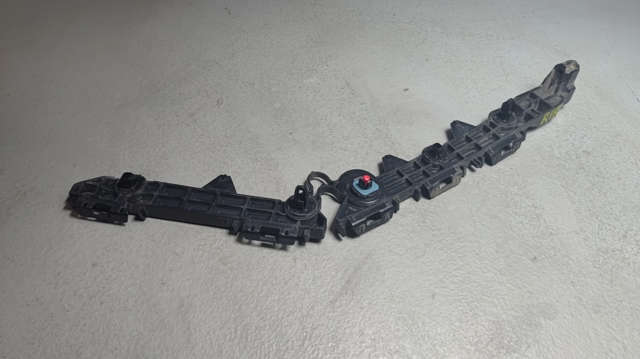 Кронштейн бампера заднього, правий 521550R070 TOYOTA