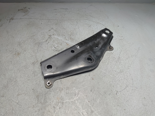 Кронштейн передньої балки 5225842020 TOYOTA