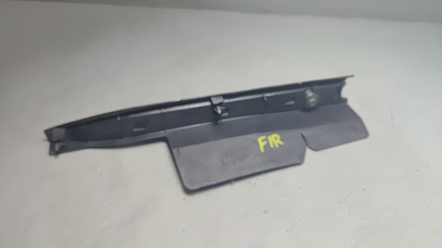 Накладка переднього правого крила 5338842040 TOYOTA