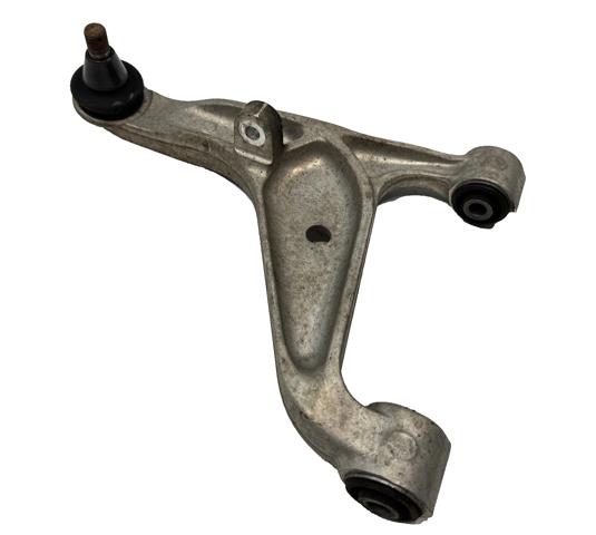 Цапфа поворотна права 555011MA0B NISSAN
