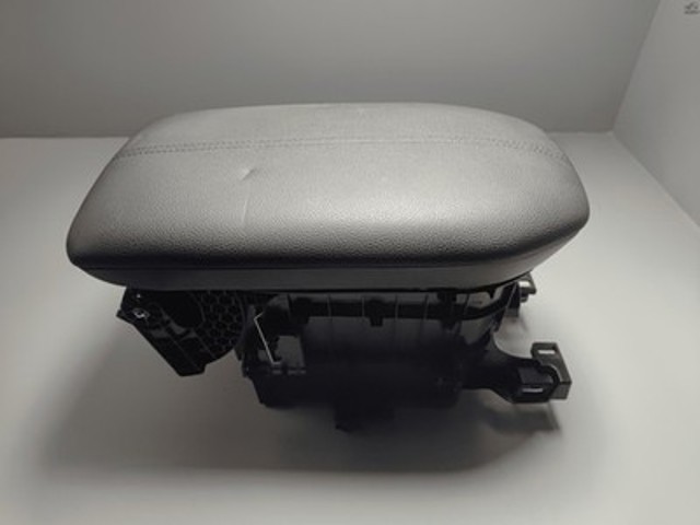 Консоль центральна панелі керування 588100R020C0 TOYOTA