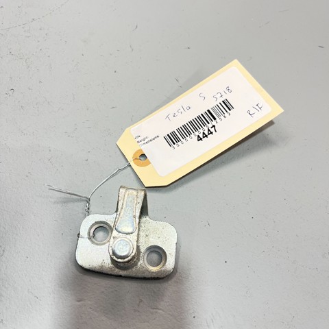 Петля-зачіп (відповідна частина) замка двері задньої 600661800A TESLA