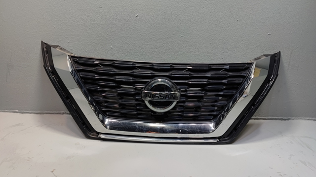 Решітка радіатора 623106RR0B NISSAN