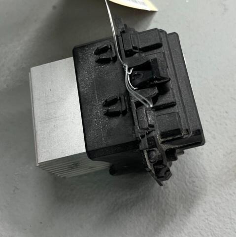 Регулятор оборотів пічки 64119240713 BMW