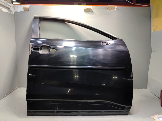Дверка передня права 670010R130 TOYOTA