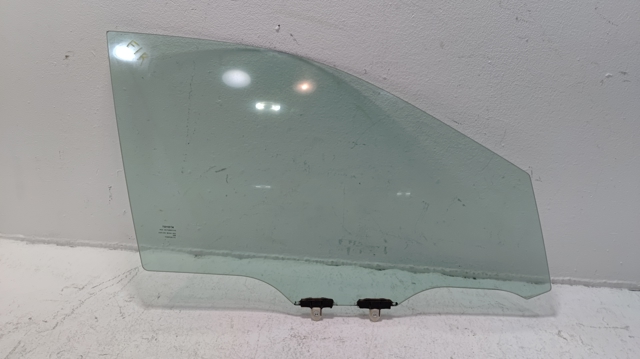 Скло передніх дверей, правою 681010R060 TOYOTA