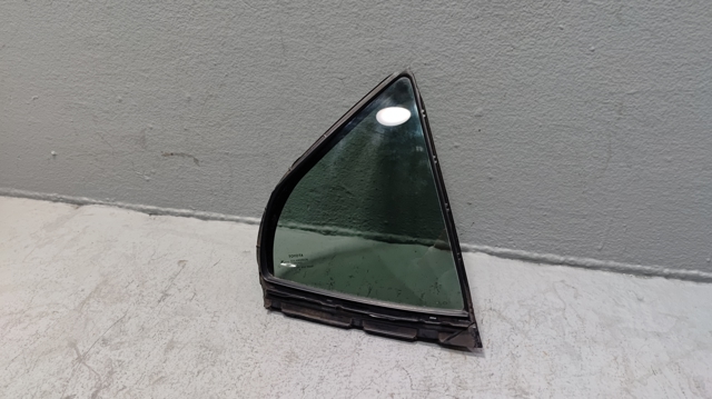 Скло кутове дверей задніх 6812306260 TOYOTA
