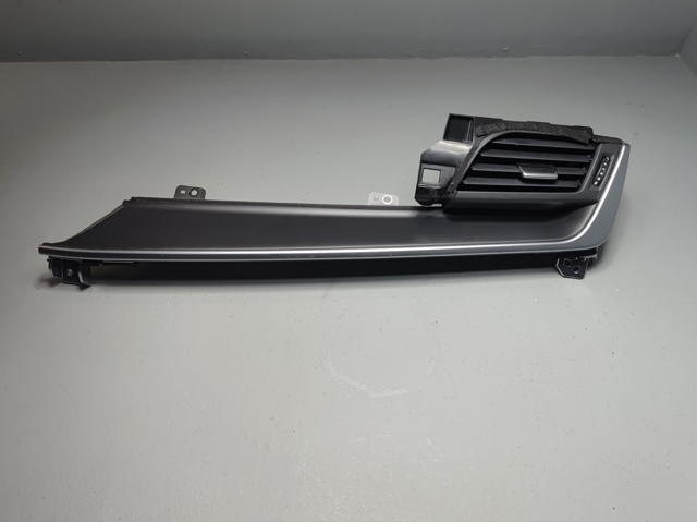 Решітка повітропровода права 684116RB2A NISSAN