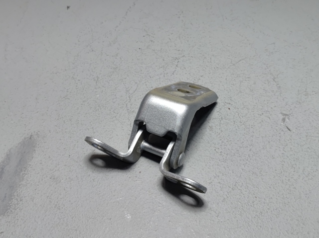 Петля задніх правих дверей 687700E020 TOYOTA