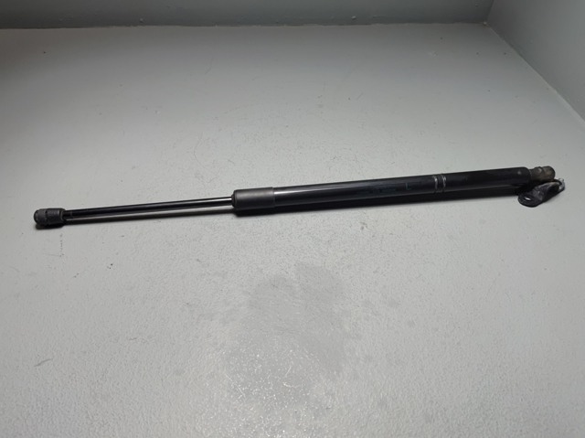 Амортизатор двері 3/5-ї задньої 6896008012 TOYOTA