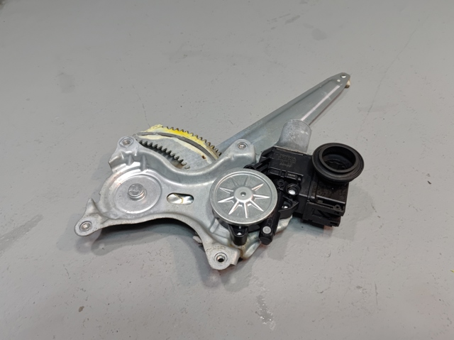 Механізм склопідйомника двері задньої, правої 6980306190 TOYOTA