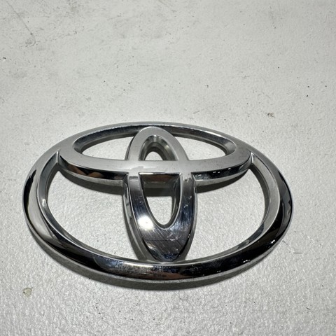Фірмовий значок на кришку багажника 7543102080 TOYOTA