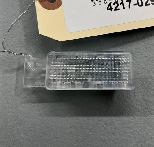 Плафон підсвічення бардачка 7L0947415 VAG