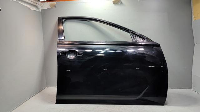 Пасажирські передні двері 801006CA0A NISSAN
