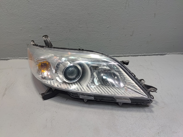 Фара правая 8111008030 TOYOTA
