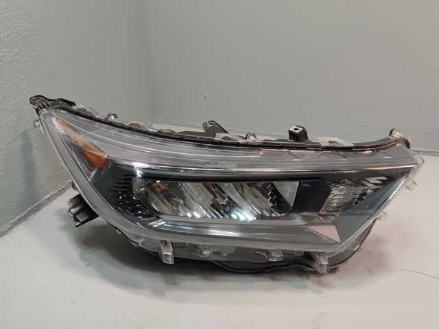 Фара основна права 811100R152 TOYOTA