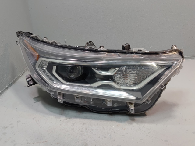 Права блок фара 8113042A02 TOYOTA