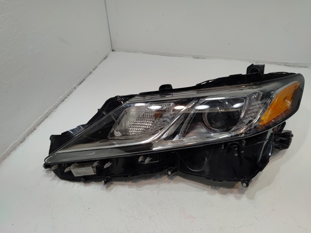 Основна фара в зборі ліва 8115006C41 TOYOTA